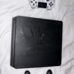 PS4 Slim 