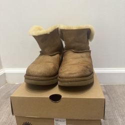 Authentic UGG Classic Ultra Mini Max Curly boots in Chestnut, women’s size US 8 (UK 6 / EU 39).