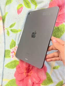 iPad Air 5th generation 10.9 inch screen 2022 model (like new )