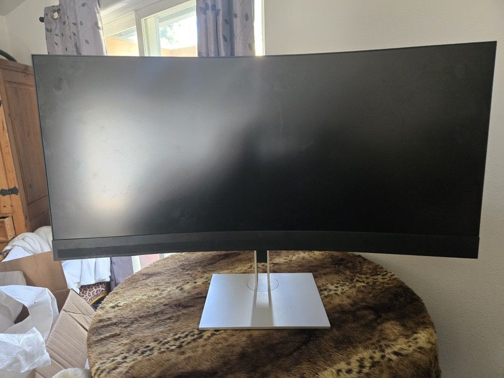 HP E34M G4. 34" Curved Conference Monitor..barely Used Still Have The Box. 