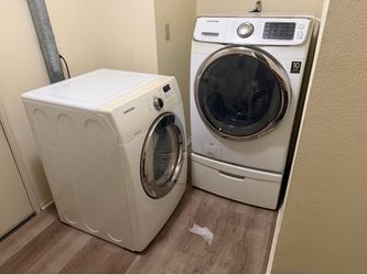 For Sale: Excellent Condition Samsung Washer Pair - Barely Used!