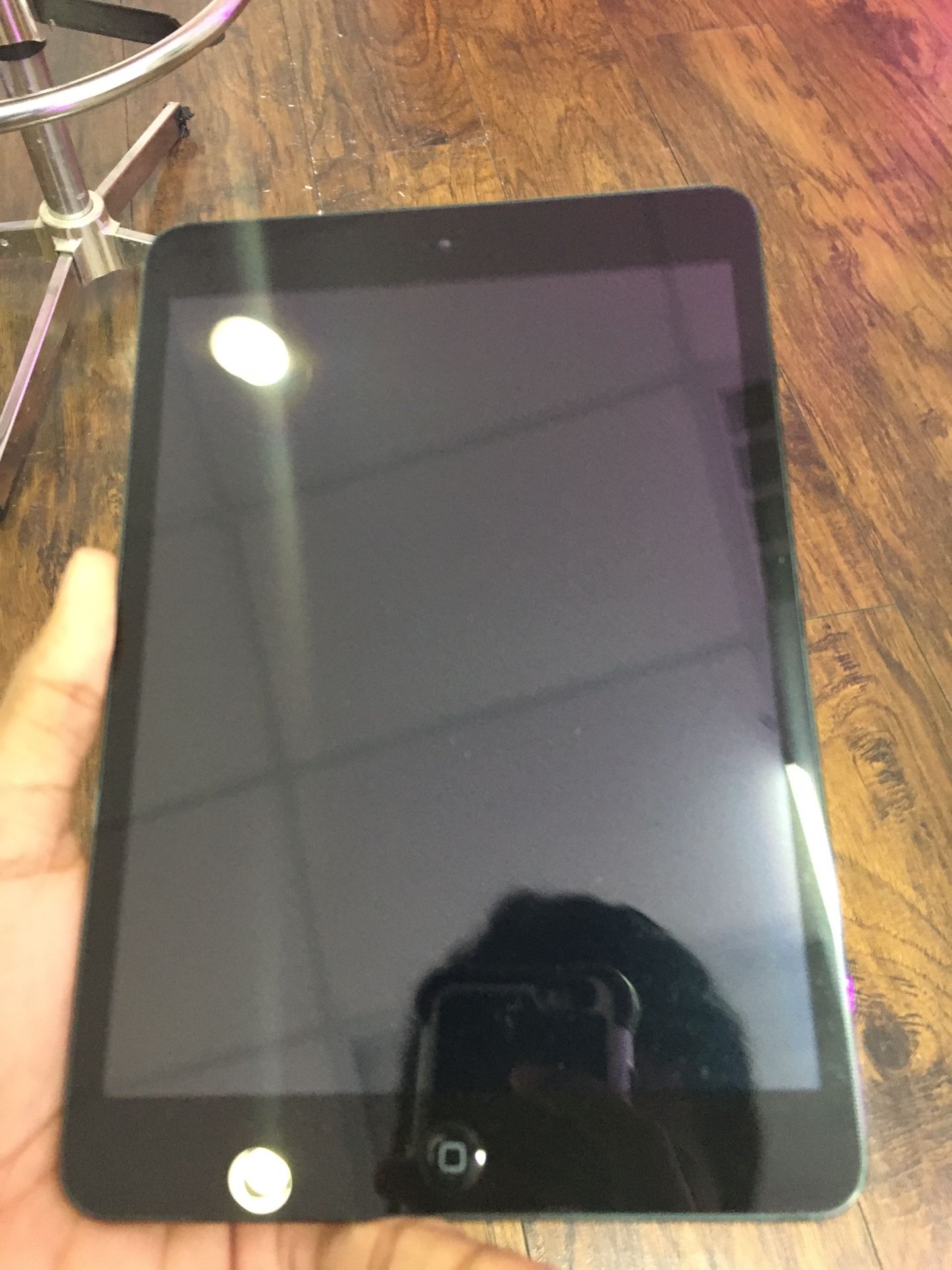 iPad mini 1 16gb WiFi Excellent Condition With Free Charger