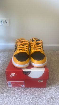 Nike dunk goldenrod size 7
