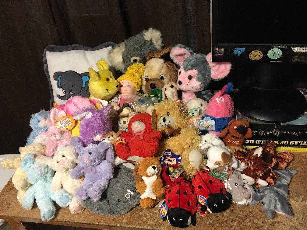 Lot Of 35 Plush Stuffed Animals Cuddly Cousins Gumby BanAnimal Beanies Dog Bears Rabbits