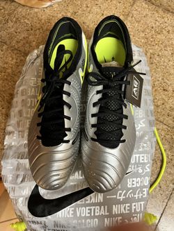 NIKE LEGEND 10 ELITE AG-PRO SIZES AVAILABLE 10 AND 8