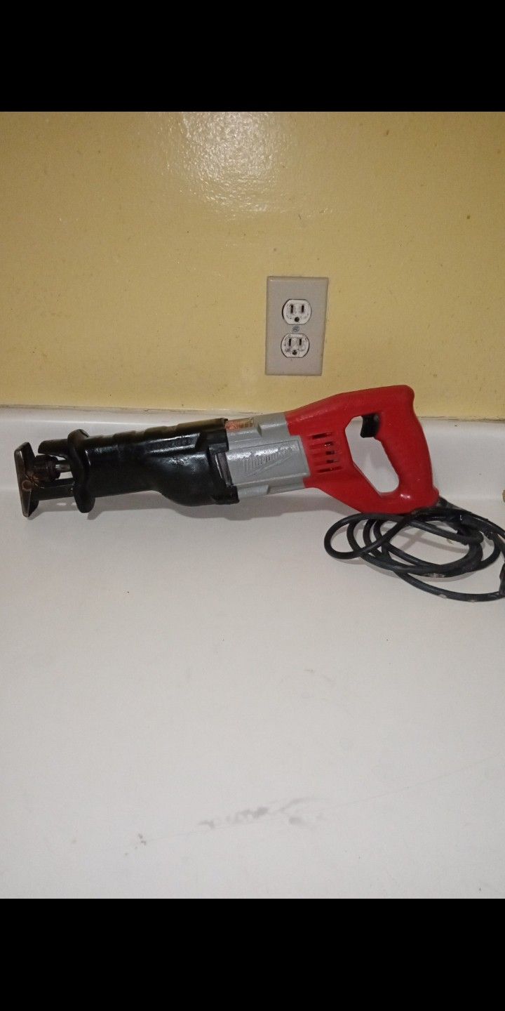 Milwaukee 6519-30 12A Corded Sawzall Reciprocating Saw Like New
