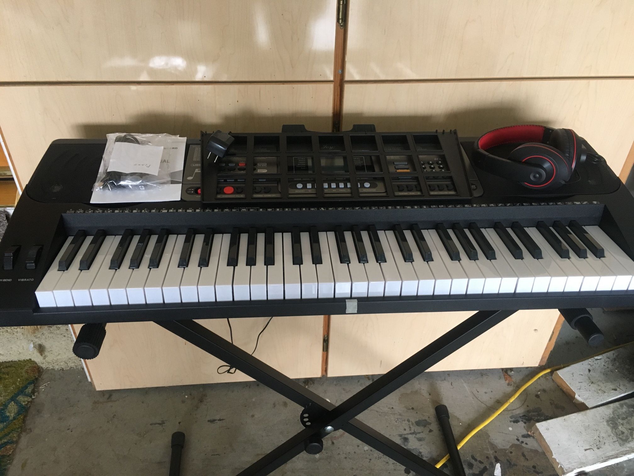 Elec Key Board Piano on a stand