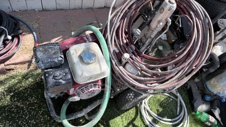 Titan 8900 spray paint machine