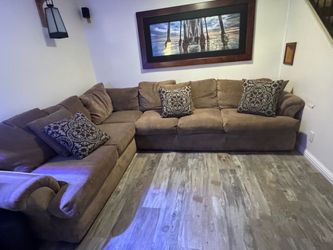 Sectional couch- 6 cushions