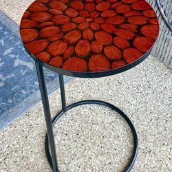 Pretty Side Accent Table 15x26