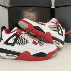 Air jordan 4 Fire Red Size 6y  ( pick up only )