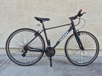 Giant Escape 2 Sport, Medium Frame. 700c Road bike. Ready to Ride!!! Commuter, City, 24 speed.