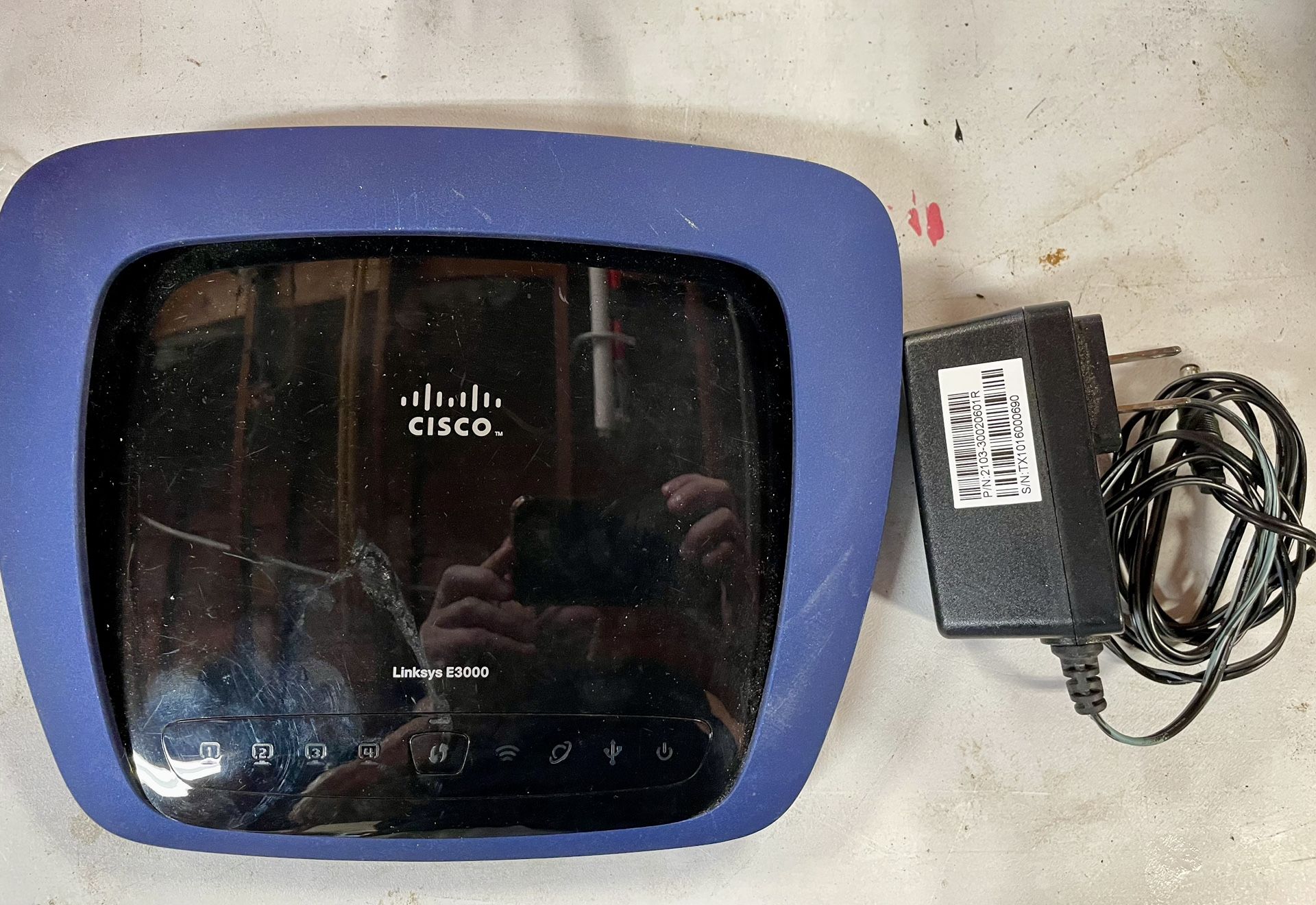 Cisco E3000 WiFi network router 