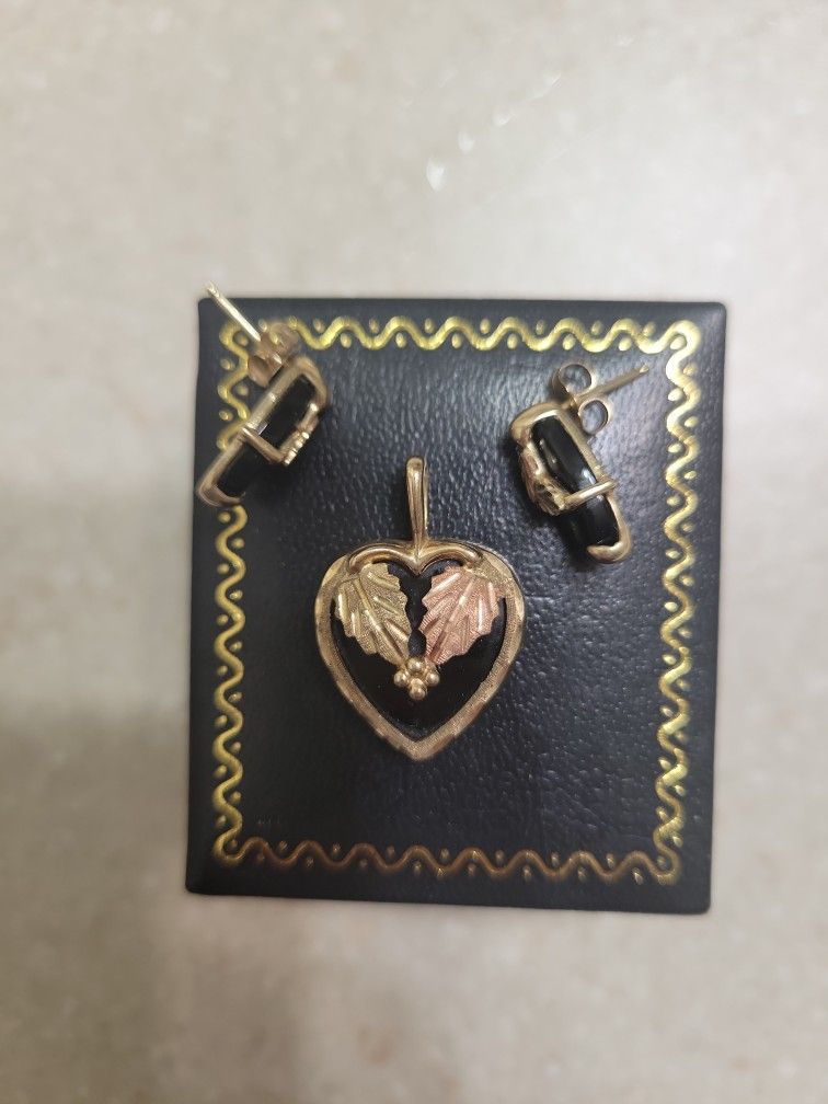 Black Hills 10 K Gold Pendant And Earrings Set. Weight Is 6 Grams