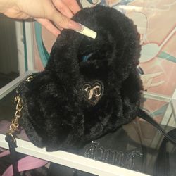 Elegant Beautiful Black Barrel Juicy Couture purse