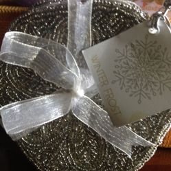 Winter frost cup mat set of 4.