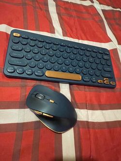 Gold an Navy blue Mouse an keyboard combo