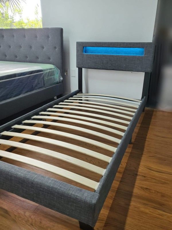 NEW IN BOX TWIN UPHOLSTERED BED FRAME PLATFORM 😊 MATTRESS SOLD SEPARATELY