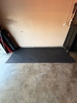 Heavy Duty 4’ x 10’ Rubber Gym Mat – Home Gym Flooring – Great Condition