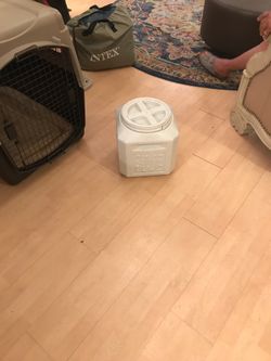 Dog food part keep everything fresh and eat