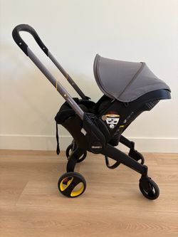 Doona Carseat/stroller with 2 bases