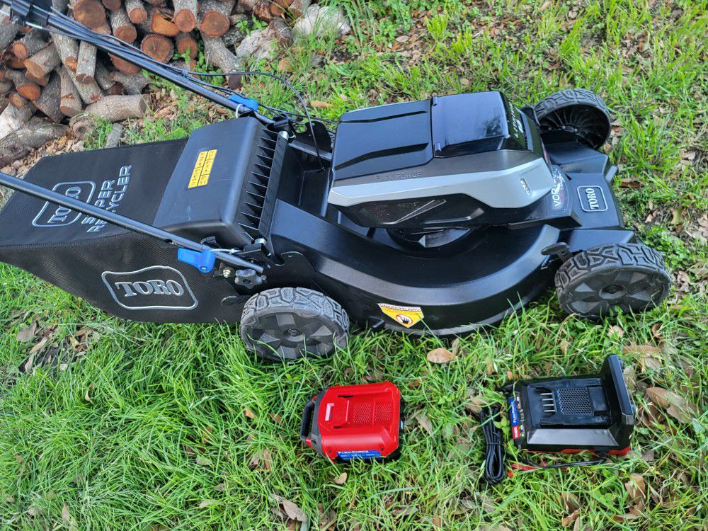 TORO RECHARGEABLE SELF-PROPELLED 60V. LAWN MOWER.  