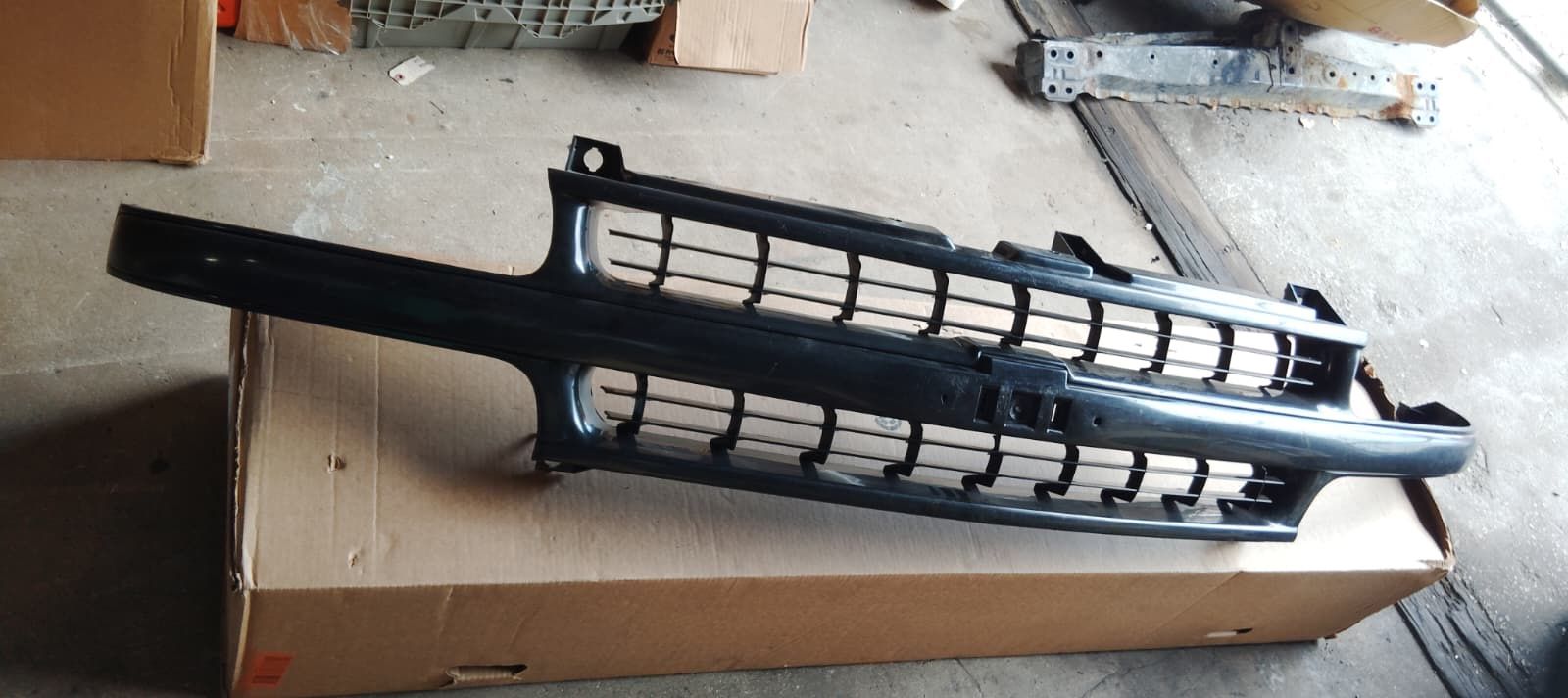 00-02 Silverado 1500 Suburban Tahoe New Front Grille