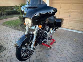 2021 Harley-Davidson Street Glide FLHX – 277 Miles!