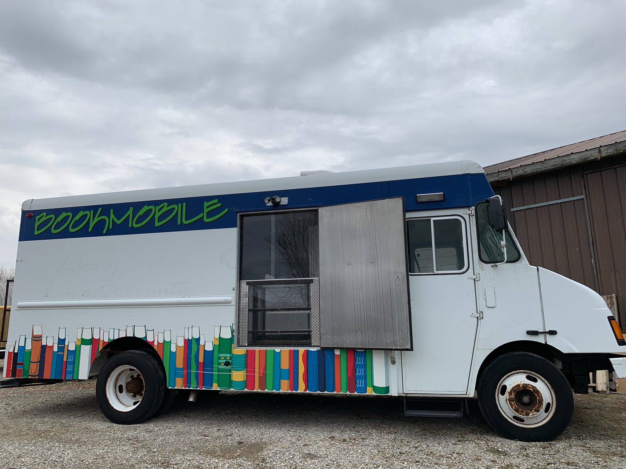 Food Truck Freightliner MT55 diesel 10kw generator