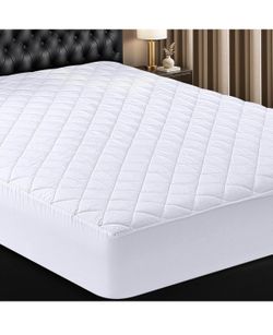 Cal king  mattress pad . new in its original box White,. Soft, breathanle & fluffy. Machine washable..