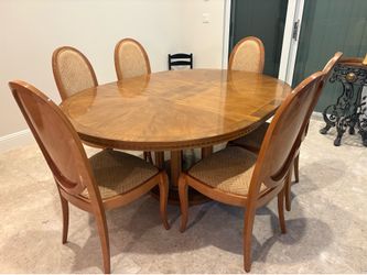 Dining room wood table with matching 6 chairs