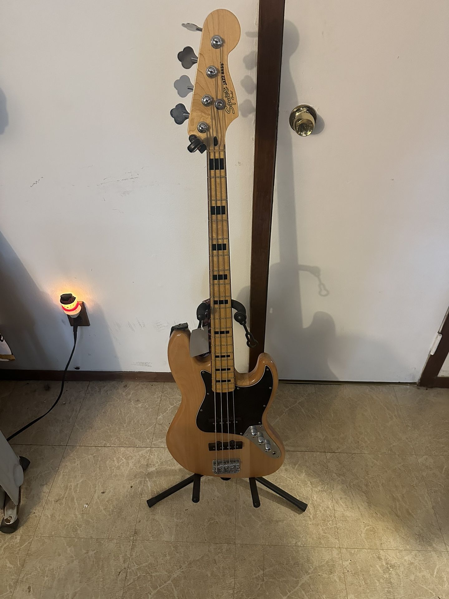 Squire, Fender, Base