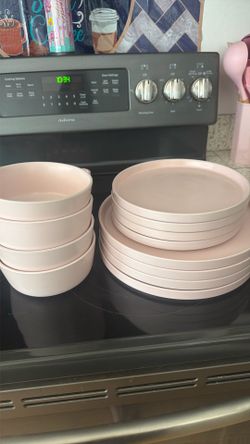 Pink ceramic dish set
