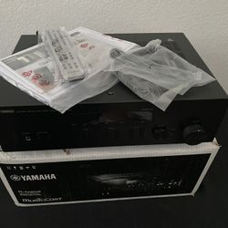 YAMAHA RECEIVER