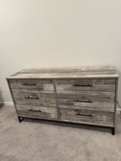 Dresser And Nightstands