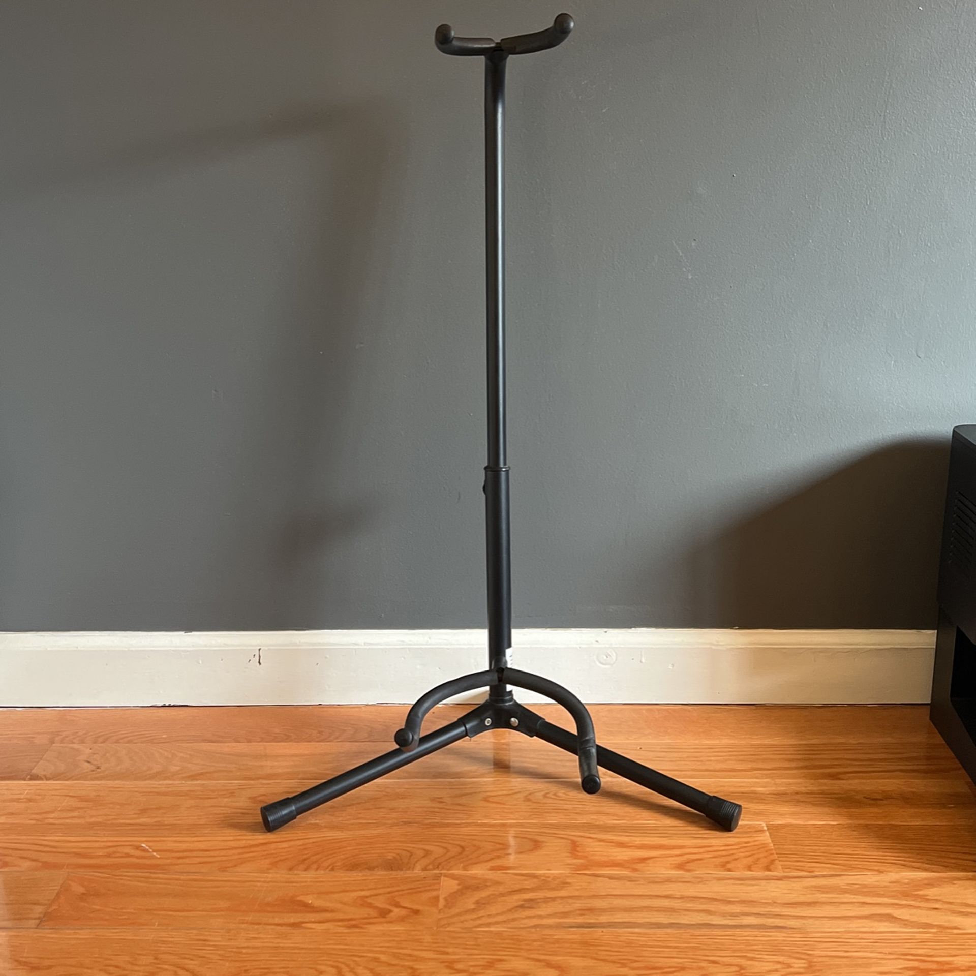 Guitar stand