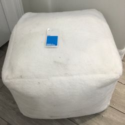 Sherpa pouf