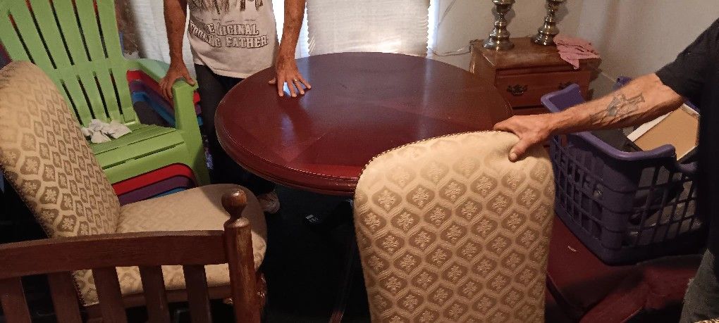 Table Snd Chair Antique