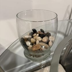 Glass candle holder with stones