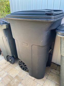 96 gl Toter trash can on wheels