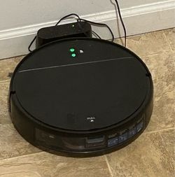 Little robot vacuum