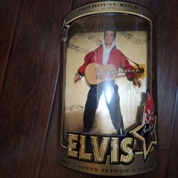 1993 Hasbro Elvis Presley Jailhouse Rock 45 RPM 12" Doll in Box

Description:
1993 Hasbro Elvis Presley Jailhouse Rock 45 RPM 12" doll. See photos for