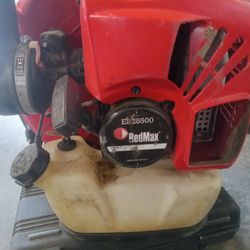 REDMAX LEAF BLOWER 