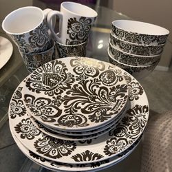 Beautiful modern stoneware black & white floral dinnerware set (16 Pcs)
