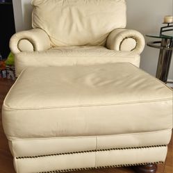 Must See Chair And Ottoman