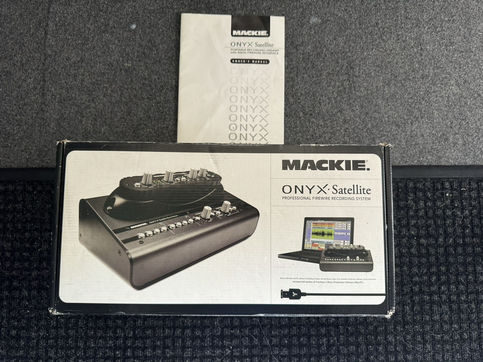 Mackie ONYX SATELLITE Interface