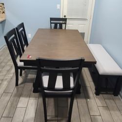 Brand New! 6pc Dining Room Set😍
Take it home with $39down 
Hablamos Español Y Financiamos 🙋