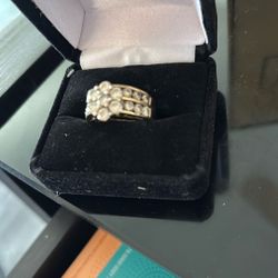 Wedding ring 14 karat gold diamond gently used