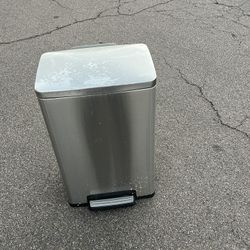 Trash Can 