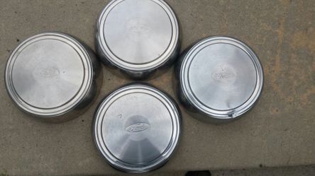 Classic Ford Hub Caps